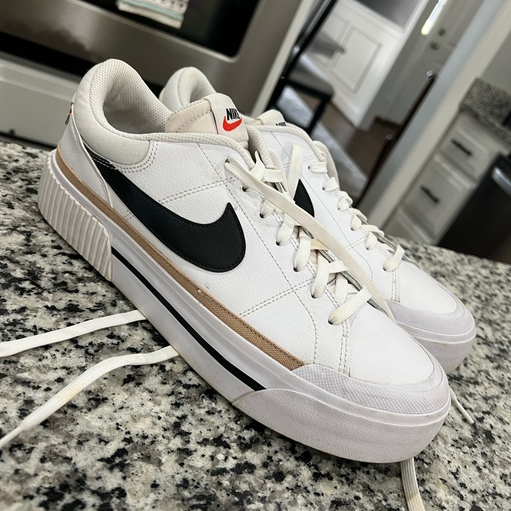 Nike Women’s Court Legacy Lift Size 12